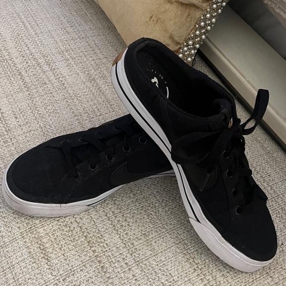Nike slip on sneakers - Picture 1 of 4